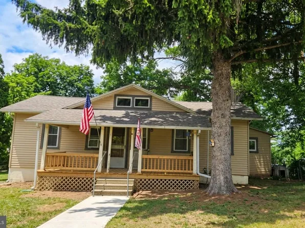 1043 Clemmers Mill Rd, Schwenksville, PA 19473