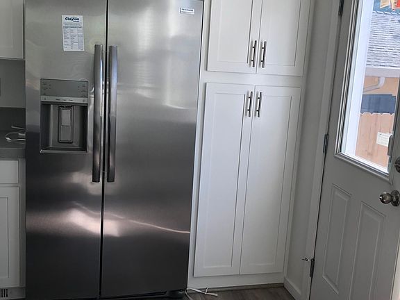 Refridgerator included