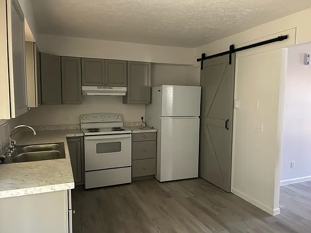 Plymouth Village Apartments — Photo 3