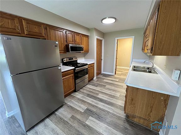 3rd image of 29 Westwood Ct