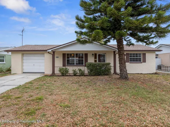 7231 Oak Crest Dr, Port Richey, FL 34668