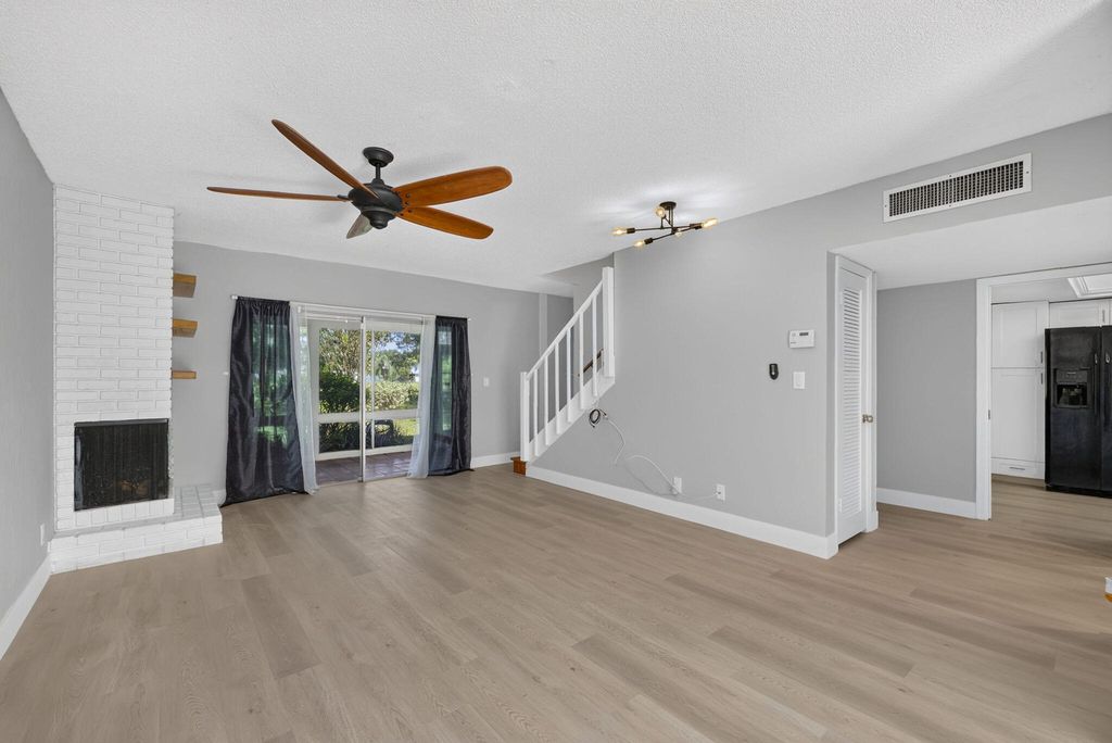 3107 N Palm Aire Drive, photo 5