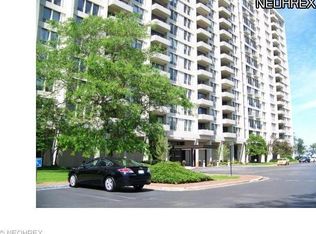 1 Bratenahl Pl APT 401, Bratenahl, OH 44108