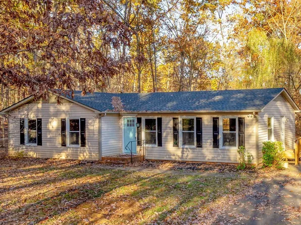 1393 Auburn Dr, Charlottesville, VA 22902