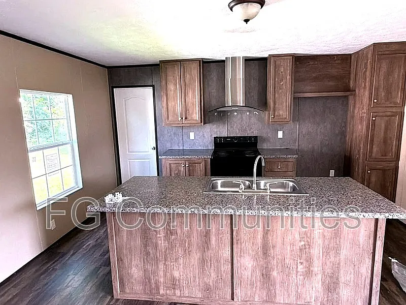 3 bed, 2.0 bath, $1,545 — Photo 4