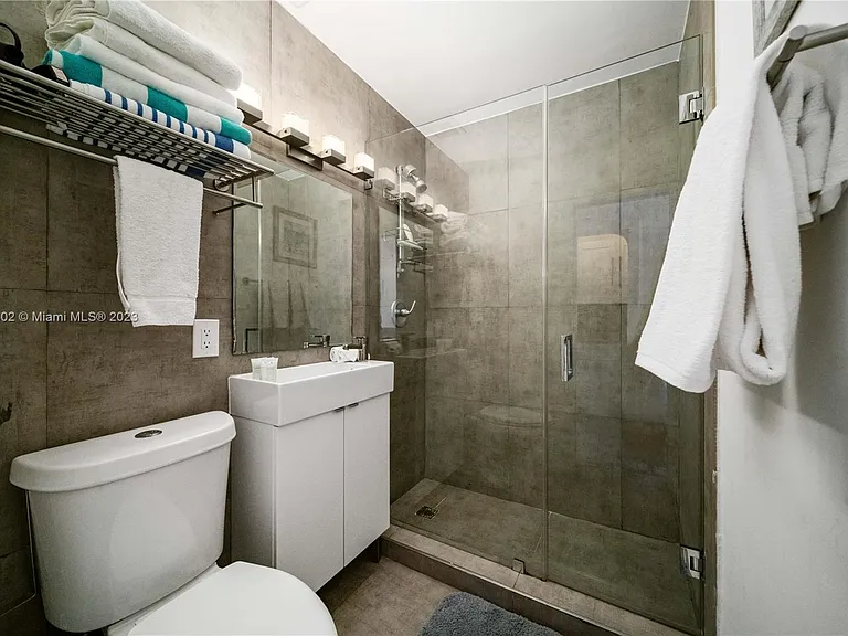 7300 Ocean Ter #110 — Photo 15