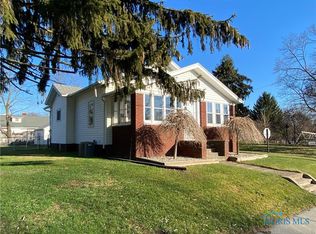 704 E 2nd St, Defiance, OH 43512