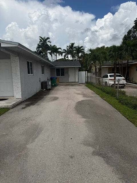 3 bed, 1200 sqft, $3,350 — Photo 2