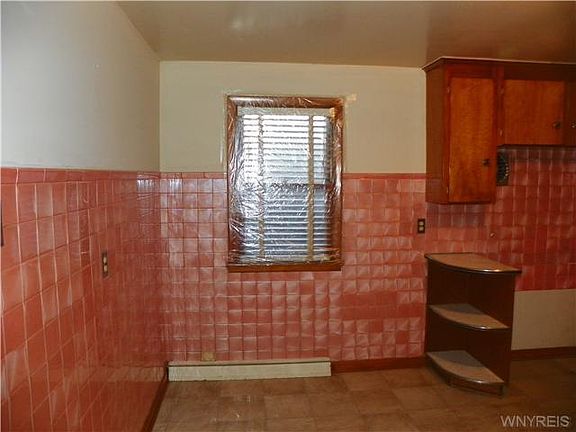 4th image of 2216 Falls St