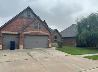 10217 SW 24th St, Yukon, OK 73099