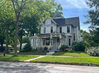 306 S Main St, Fairfield, IA 52556
