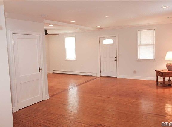 5th image of 1044 Cornwell Ave