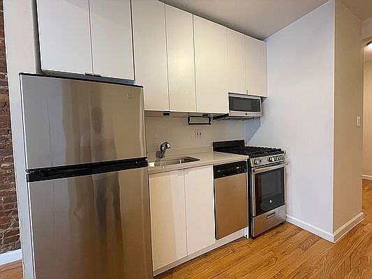 2nd image of 423 W 45th St APT 2FW