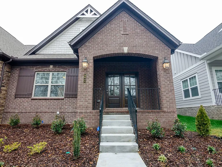 2045 Moultrie Cir — Photo 1
