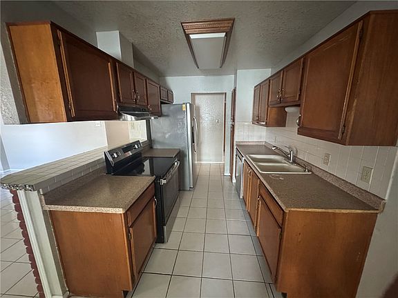4th image of 910 Saint Timothy St