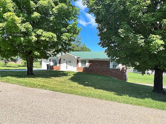 This cozy house is ready to be your new home!