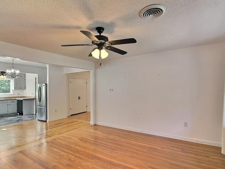 487 S Center St — Photo 11