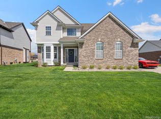 22295 Allis Ln, Macomb, MI