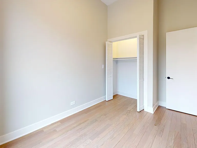 2119 N Clark St — Photo 13