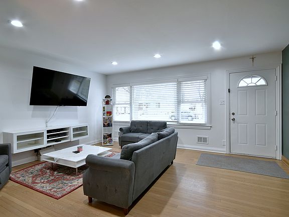 3rd image of 8832 S 50th Ave