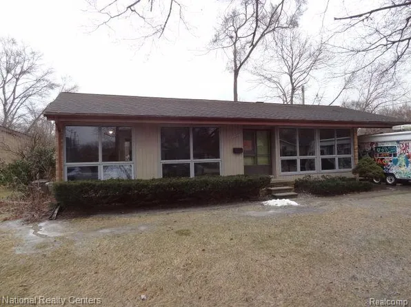 33827 Cindy St, Livonia, MI 48150