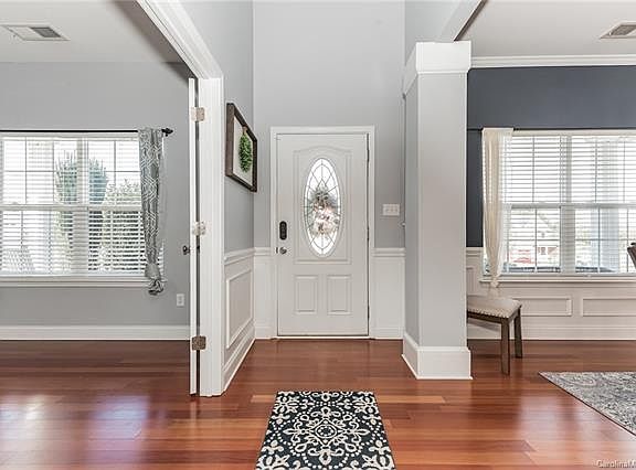 3rd image of 5031 Orchard Park Dr