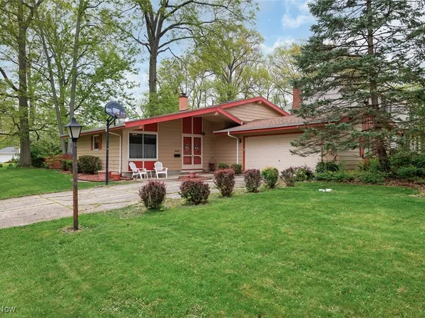 26460 Redwood Dr, Olmsted Falls, OH 44138