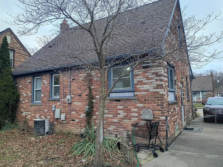1649 Hollywood St — Photo 31