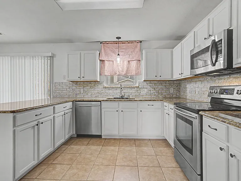 5016 Meridian Ln — Photo 12