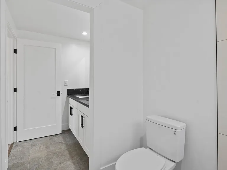 7906 Oakdale Ave — Photo 17
