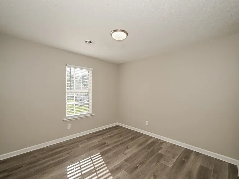 1912 Guildford Dr — Photo 14