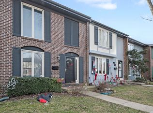 5 Kensington Loop, Elgin, IL 60123