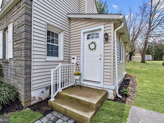 3rd image of 1506 Stirling St