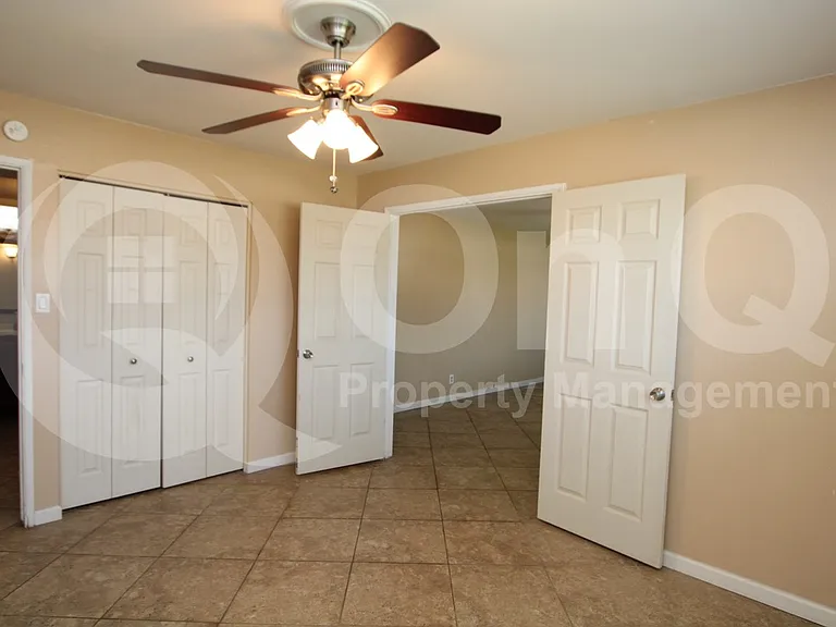 425 E Continental Dr — Photo 18