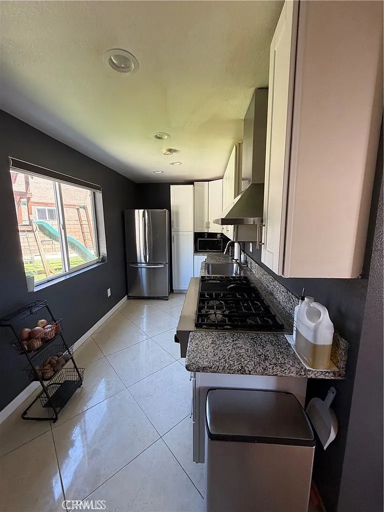5 bed, 4.5 bath, 4306 sqft, $4,800 — Photo 4