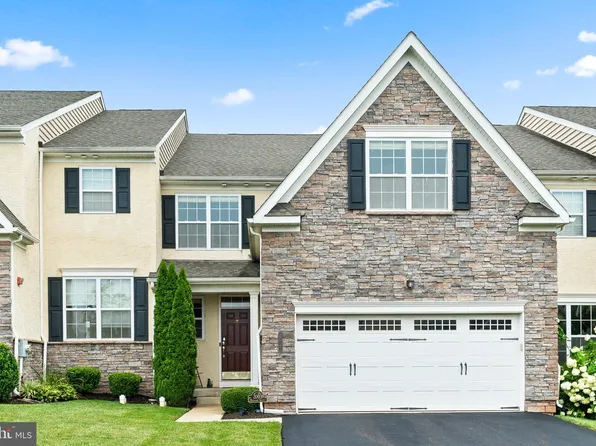 2003 Pleasant Valley Dr, Lansdale, PA 19446