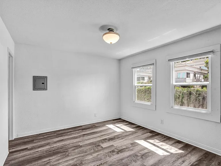 5860 - 5864 Mildred Street — Photo 42