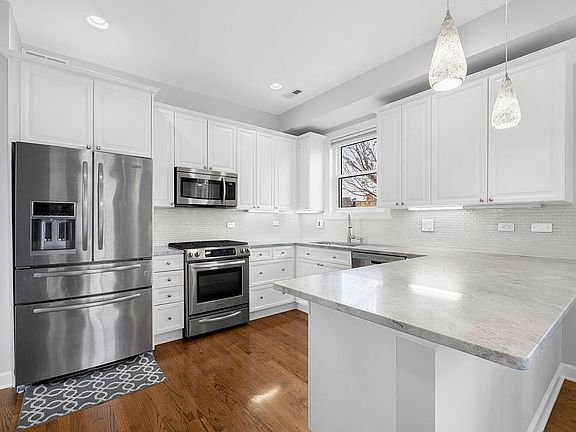 4th image of 1910 W Potomac Ave #3