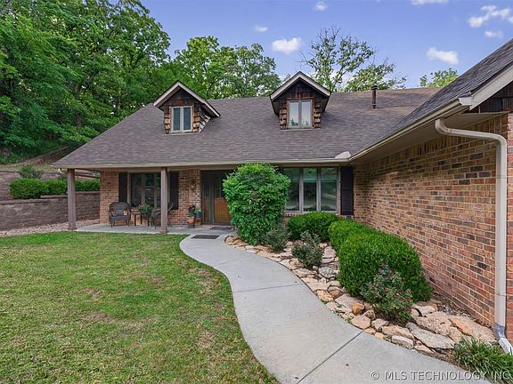 2nd image of 2917 Greenwood Ct