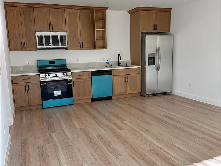 20407 Strathern St #20409 — Photo 2