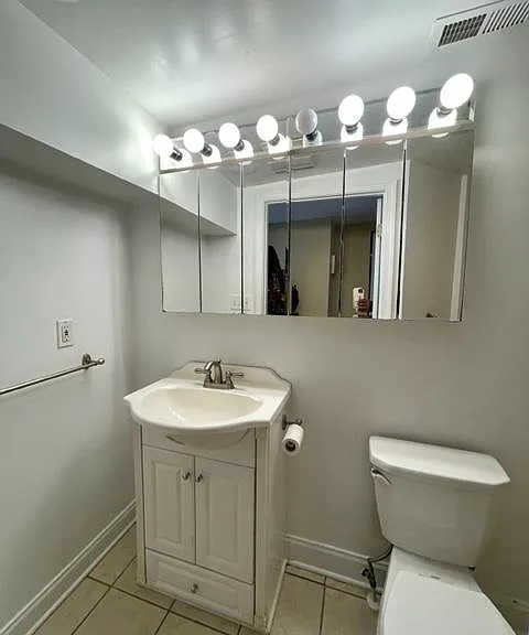 2433 Foster Ave — Photo 18