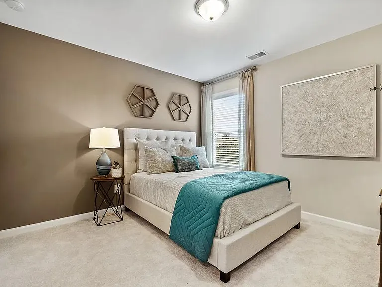 1221 Foxcroft Ln — Photo 10