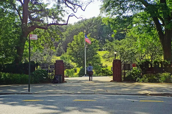 Rented by Norman Raindel, LREB | media 22