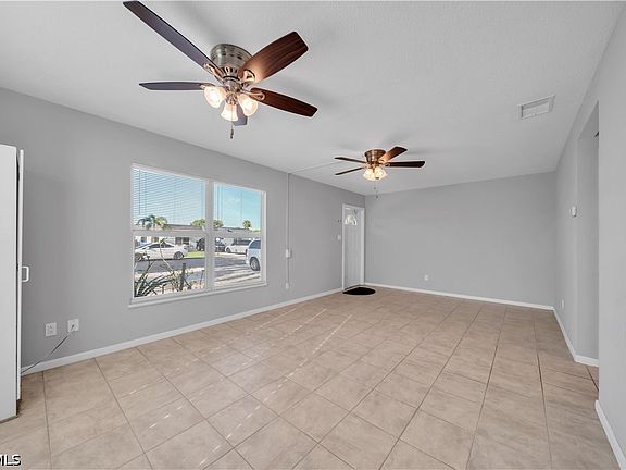 4th image of 11 Hamlin Ct