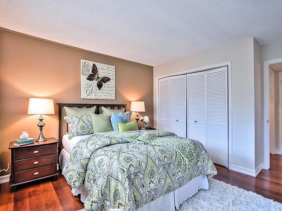 5th image of 14225 Lora Dr APT 15