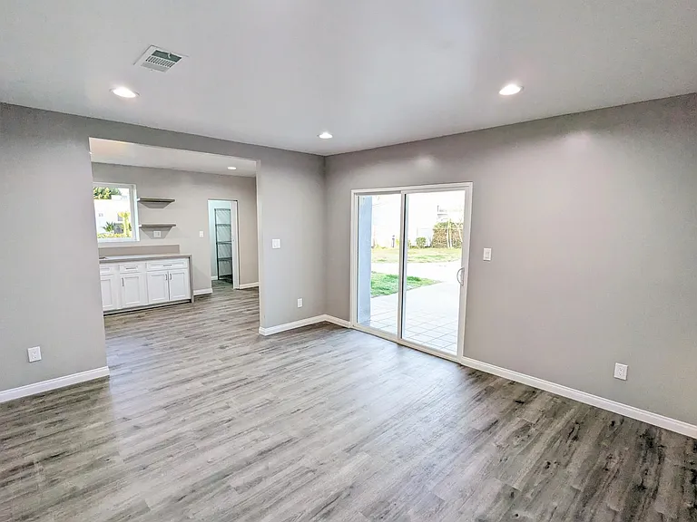 1835 W Colegrove Ave — Photo 11