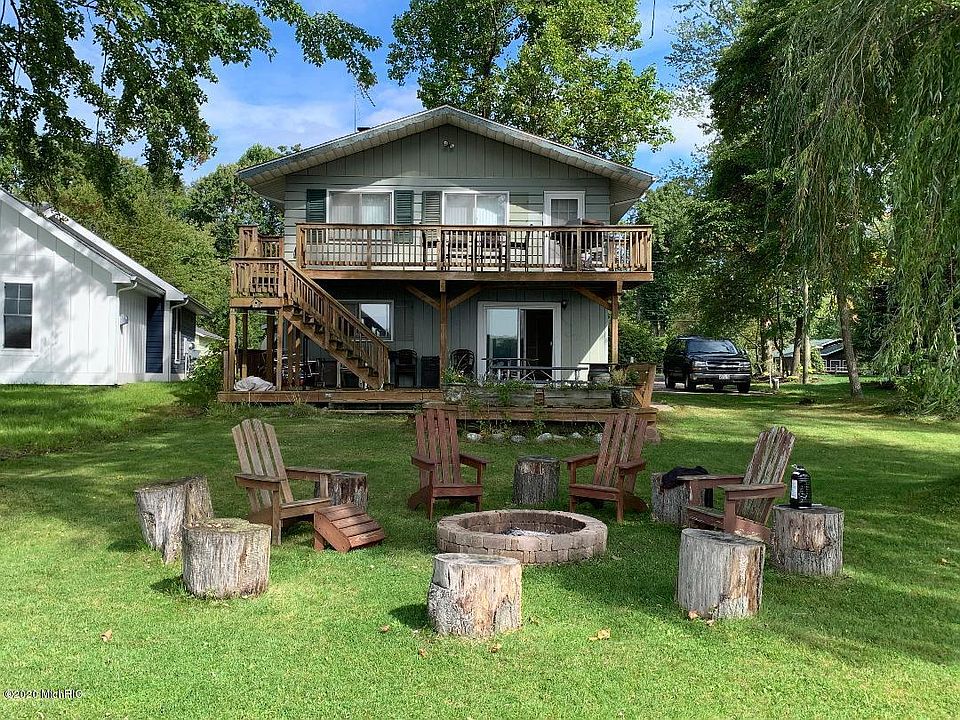 1st image of 37649 Lake Shore Dr
