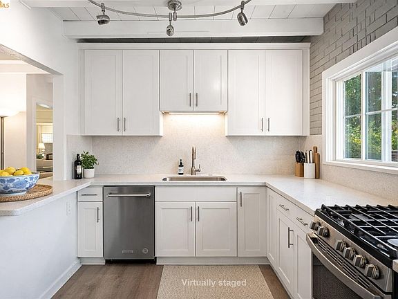 3rd image of 319 N San Pedro Rd