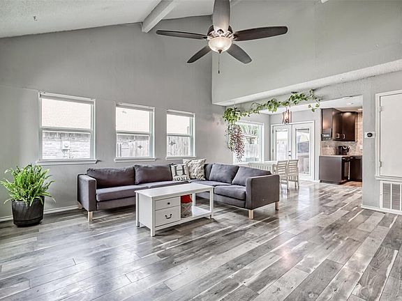 5th image of 4813 Woodstock Dr