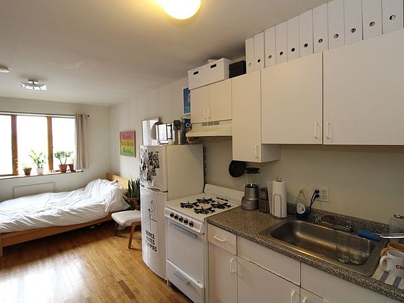 4th image of 257 Eckford St #3D